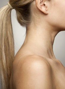 98c25_mujer-cuello