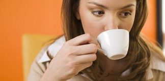 Al-beber-cafe-disminuye-el-riesgo-de-contraer-cancer-de-utero.-