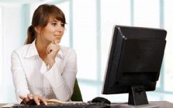 woman-using-computer