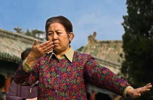 El té verde junto a la práctica de taichí mejora los marcadores óseos huesos