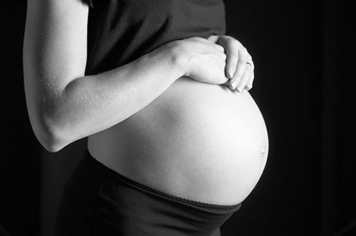 Mujeres prematuras tendrían mayor riesgo de complicaciones en sus embarazos mujer-prematura
